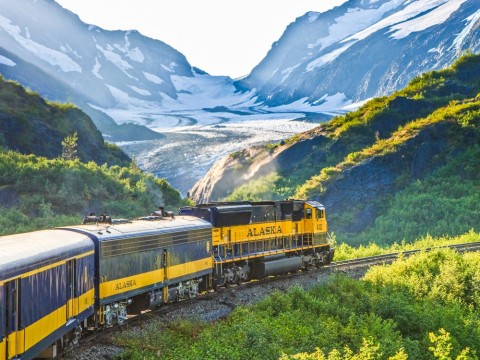 The Coastal Classic turns in front of Bartlett Glacier