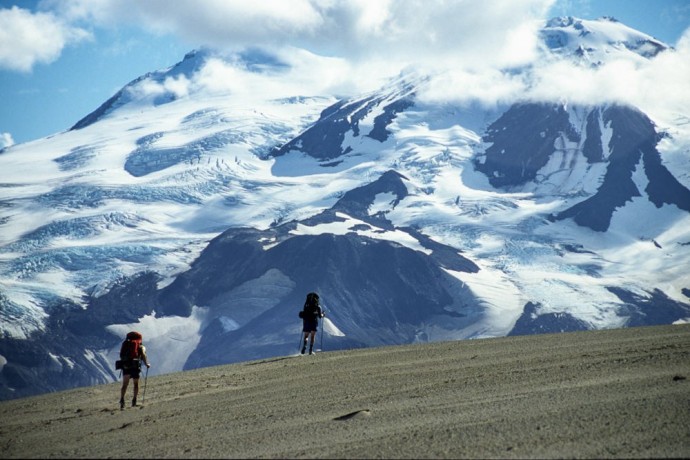 backpack-katmai-national-park-alaska-alpine-adventures