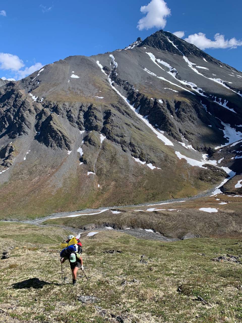 Avis sur la randonnée en sac à dos NOLS Alaska - Haley Johnston AC Image Tips For AK Backpacking Trekking Poles