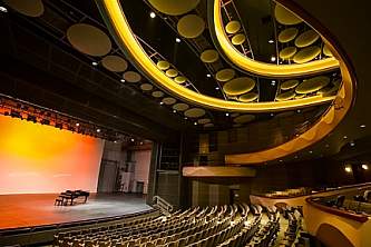 Alaska plays performances PAC Discovery