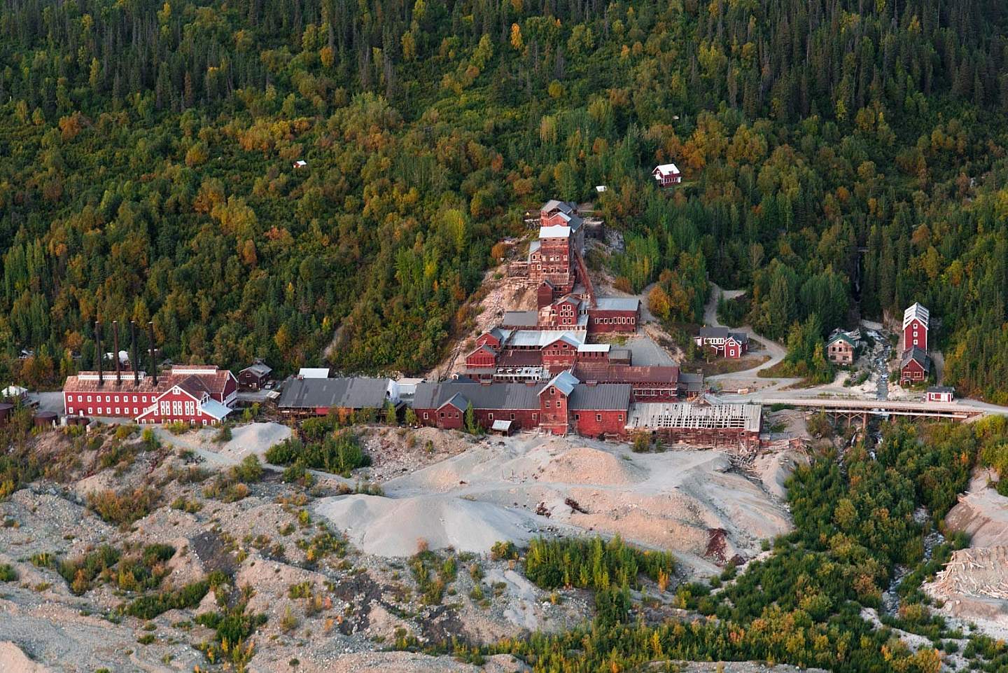 Fly or drive to the historic former mining area of McCarthy/Kennicott