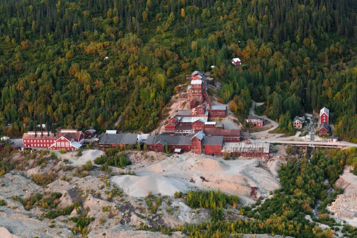 Fly or drive to the historic former mining area of McCarthy/Kennicott
