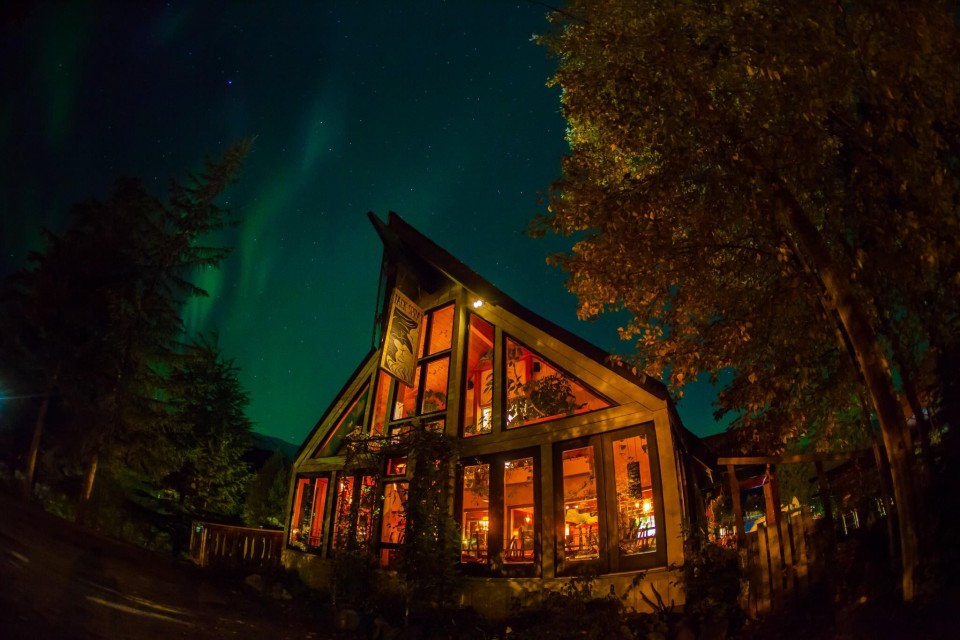 The outside of Jack Sprat in Girdwood with Northern Lights in the sky
