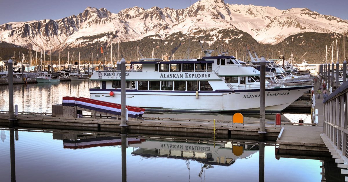 Alaskan Small Ship Vs Big Ship Cruises Alaska Org
