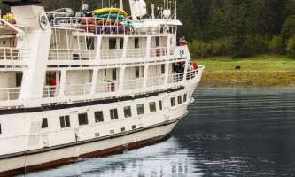 Alaska cruise reviews Wildlife Viewing On Small Cruise o1647w