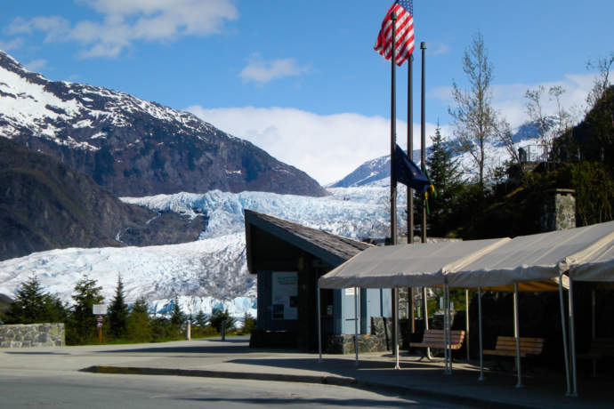 Mendenhal Glacier Visitor27s Center 03 mnmo50