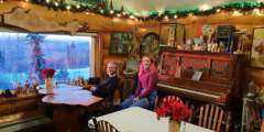 Gondwana Ecotours Northern Lights D2 Guests At Taste of Alaska Kirsten Marquez