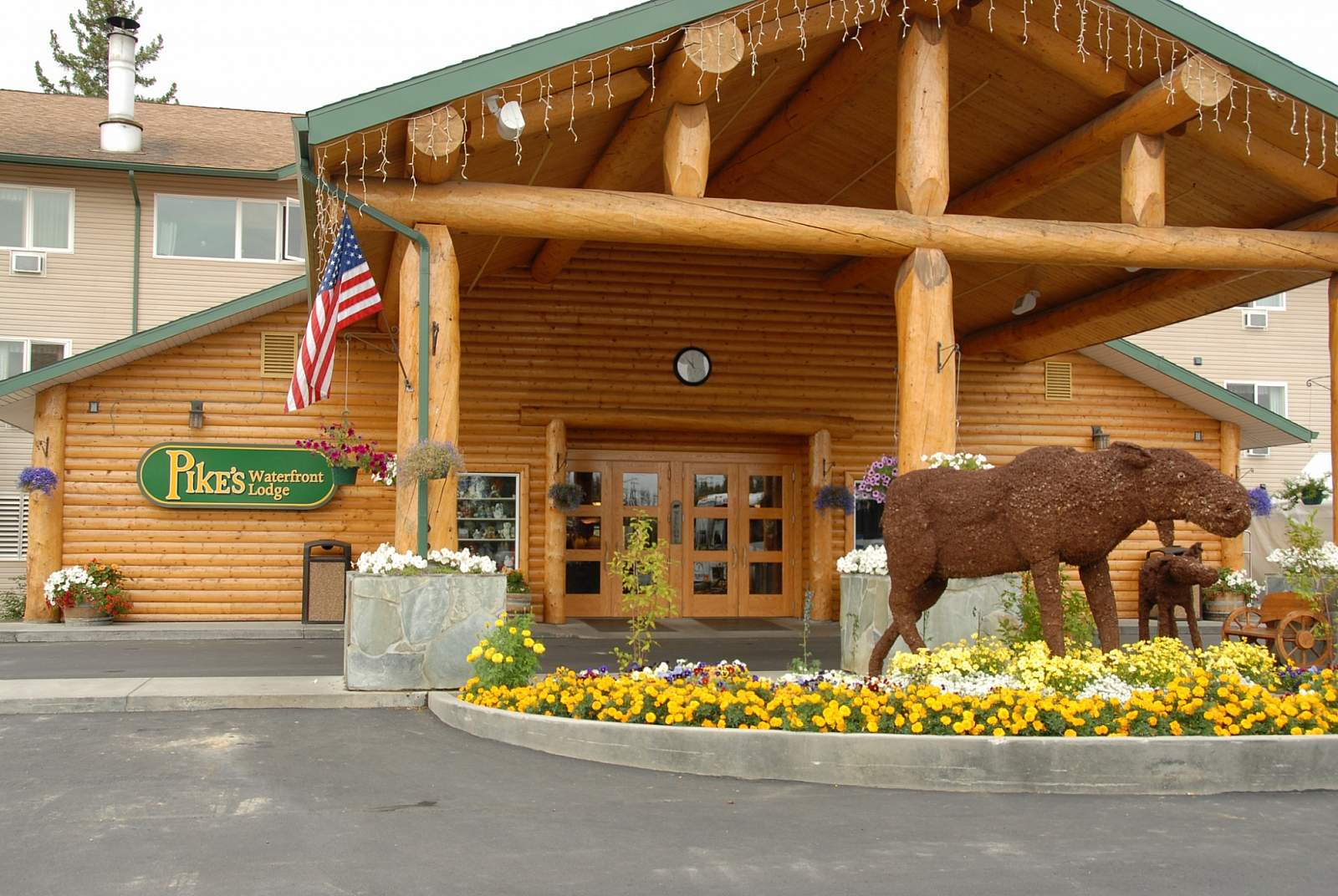 Pikes Waterfront Lodge Fairbanks Hotel On The Chena…