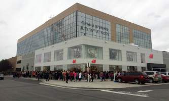 Dimond center mall hm grandopening nzgxcb