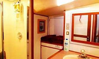 Alaska-bear-adventures-boat-based-bea-Bathroom-omm30y