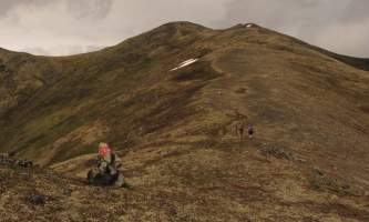 Blueberry-knoll-trail-The_summit_ridge_of_Government_Peak_above_Blueberry_Knoll_Trail-pivd6a