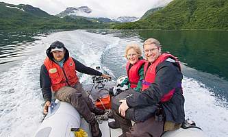 Geographic-marine-expeditions-Alaska_people_photos_G2-45-p4mkjq