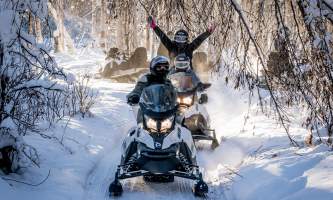 Snowmobiling narnia arms up p5hybt