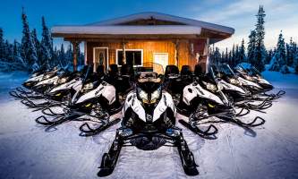 Snowmobiling line up p5hybp