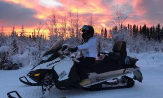 Snowmobiling red sky p5hyas