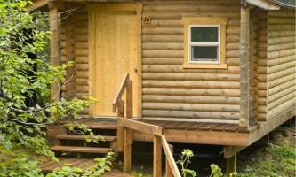 Ultimate-alaska-adventure-29-KFGL_Cabin_Exterior-pdvumj