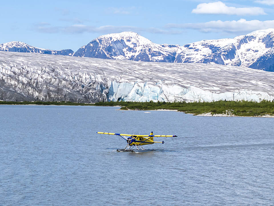 The ultimate Alaskan adventure flightseeing, hiking, and packrafting!