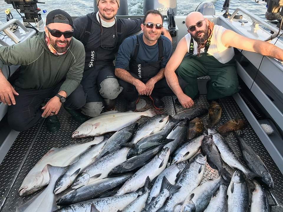 Alaska King Charters offer combination packages of salmon fishing, halibut fishing, crabbing and/or wildlife viewing