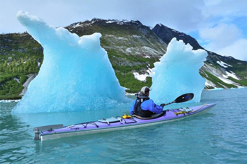 Paddle near icebergs in Glacier Bay