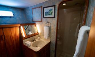 Alaskan luxury cruises Bathroom2