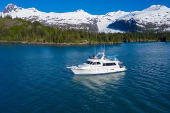 Alaskan luxury cruises Seamistsidehighmountains