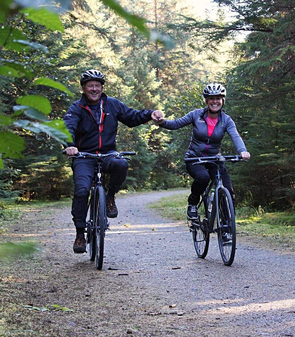 Couple holds hands while on a bike tour with Cycle Alaska