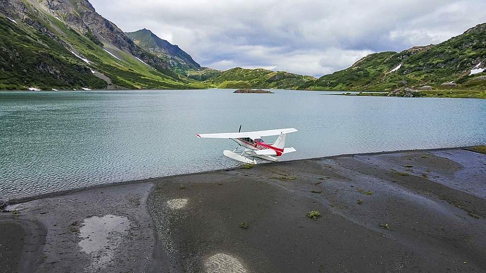 Floatplane lands