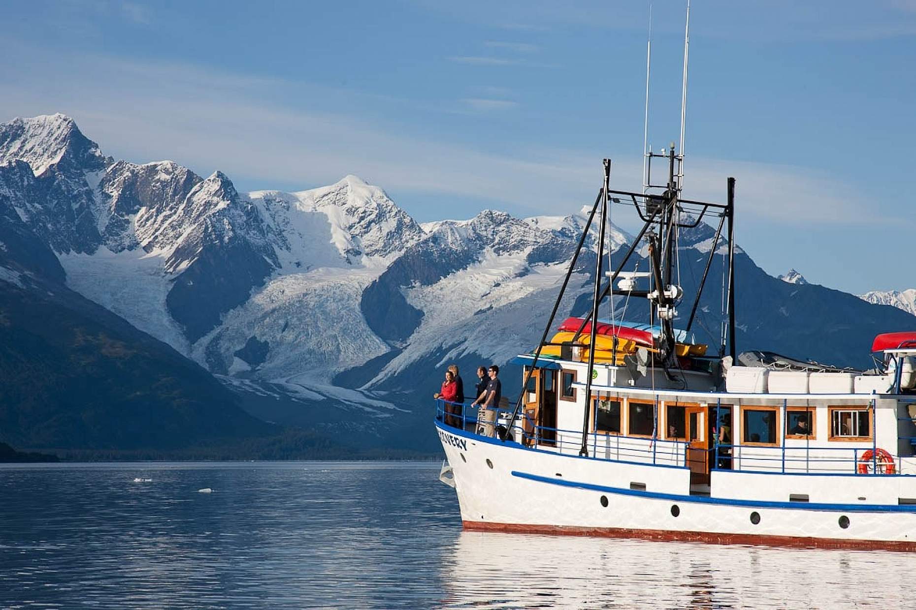 Discovery Voyages lingers in front of glaciers in Prince William Sound