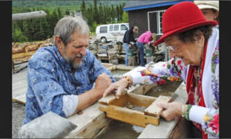 Roadside gemstone mining Gemstone01