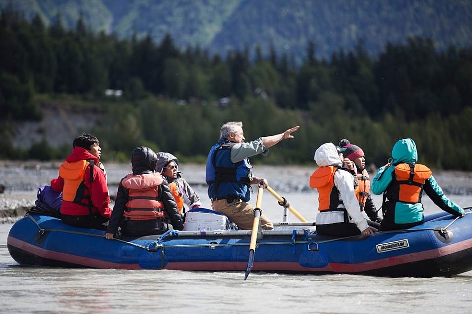 Guests hands are free to take photos and enjoy the scenery while the guide maneuvers the raft on the Chilkat Bald Eagle Preserve Rafting tour