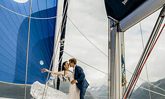 Sailaway Alaska wedding kiss Chris Reynolds