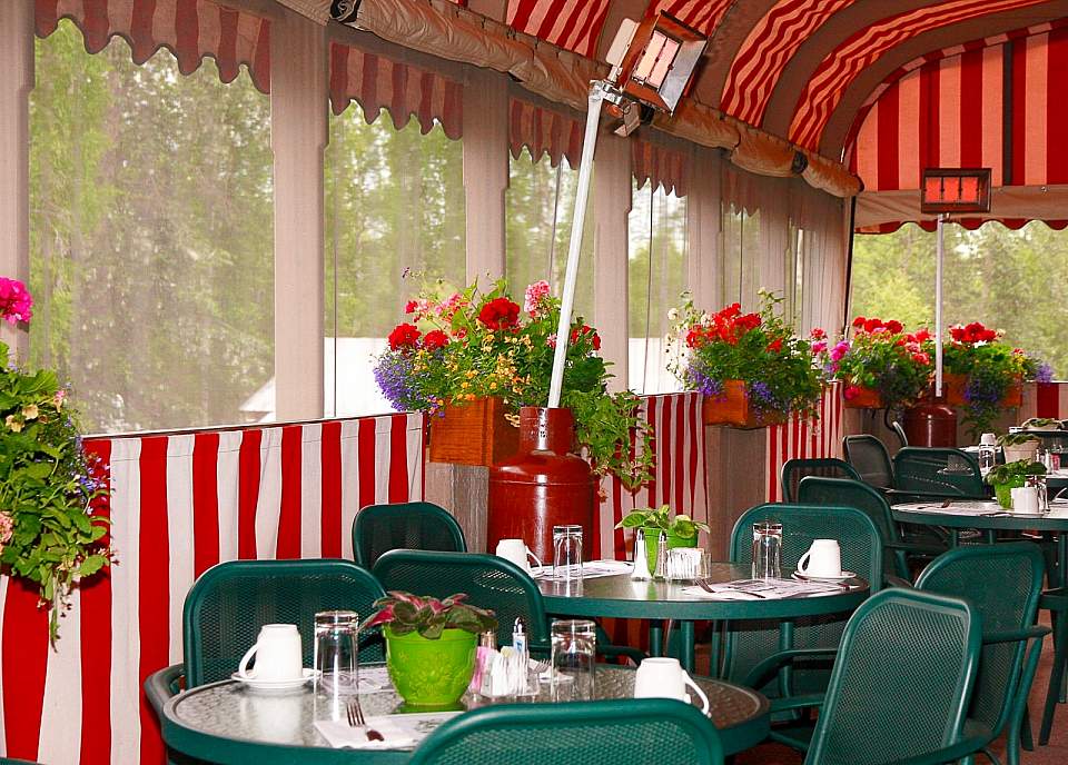 Summery and vibrant outdoor dinning area.