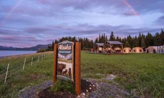 Large RGB Natural Habitat Adventures US Alaska Bear Camp 03360 Nick Grossman