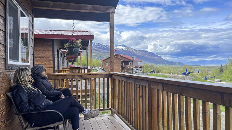 Use Alaska Glacier Lodge as your basecamp for adventures in the Mat-Su Valley, just 40 minutes north of Anchorage.
