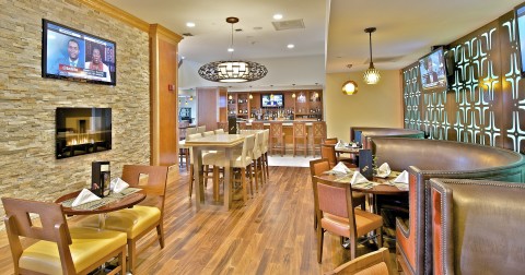 Breakfast, lunch and dinner are available and feature Alaskan fare such as salmon, halibut, and Alaskan beers on tap