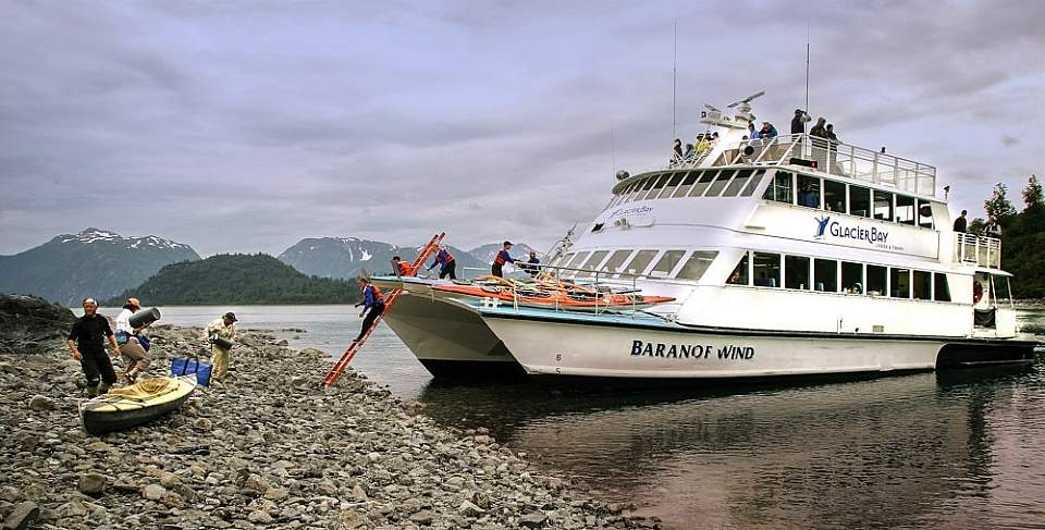 Hop aboard the lodge’s catamaran for the best chance to see whales, bears, mountain goats, and the bay’s massive, tidewater glaciers.