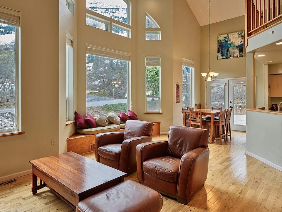 Unobstructed mountain views fill the nearly floor-to-ceiling windows