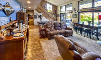 Clam Gulch Lodge CGL Living Room 20250825 Clam Gulch Lodge