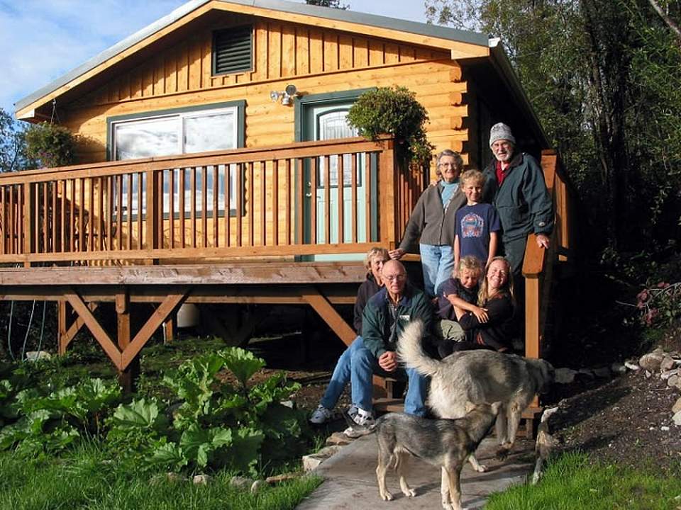 Custom-built guest house at Currant Ridge