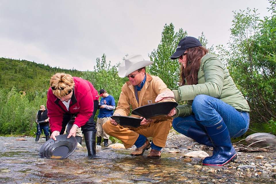 Go for guided hikes, fly-fish in Moose Creek, mountain bike along the old mining roads, and pan for gold.