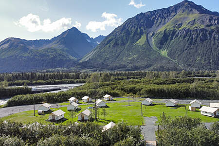 Howling Wolf Resort Glamping