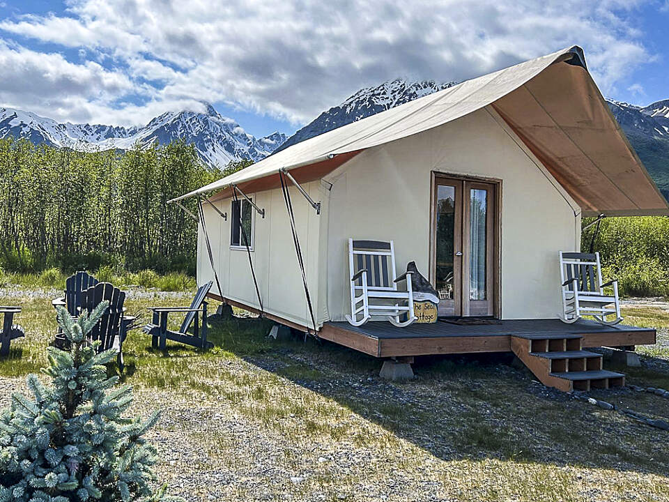 Glamour Glamping Glamping cottage Tanya