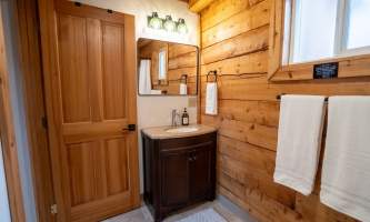 Hatcher pass cabins interior 11