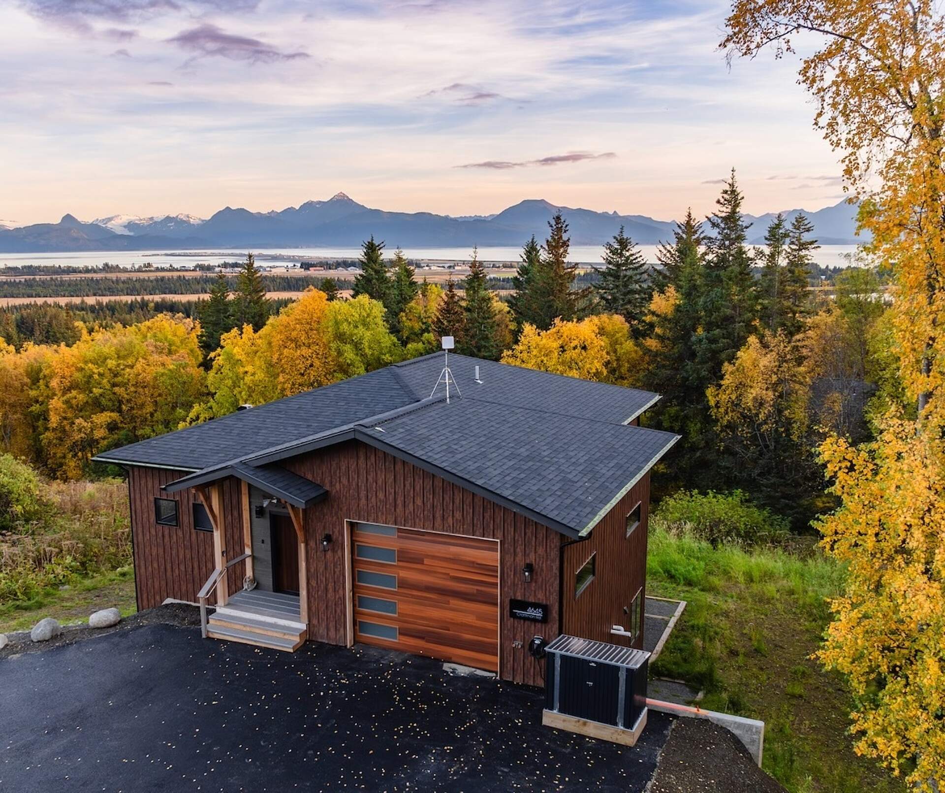Lakeshore Lodging Glacier View Home