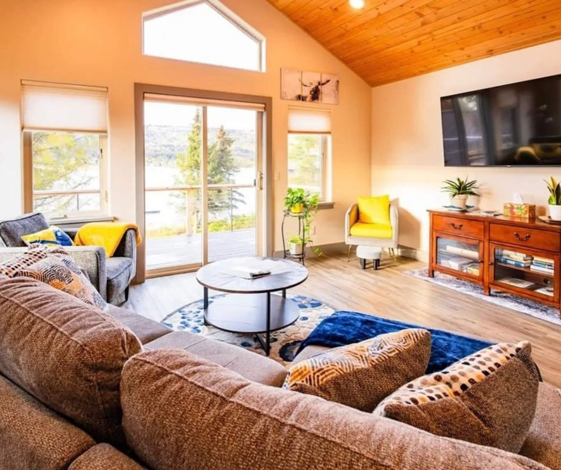 Lakeshore Luxury Suites