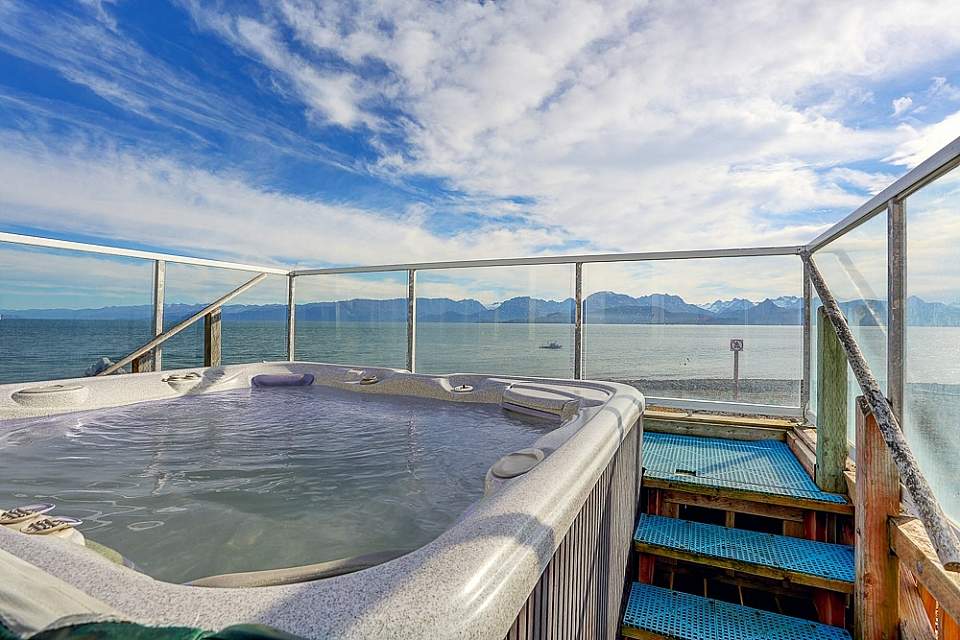 Land's End offers an oceanfront hot tub while you watch the charter boats and commercial fishing boats round the Homer Spit