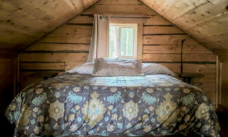 Mc Carthy Cabins Bluff Cabin loft Queen Bed