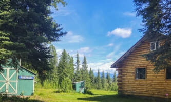 Mc Carthy Cabins Bluff Cabin with Shower house and Outy