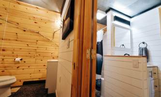 The Pilot Lodge 727 18
