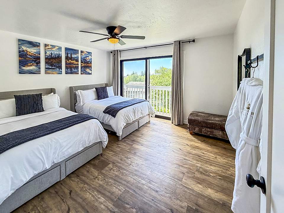 With one-, two-, and four-bedroom options, Woodside has suites for couples, families, and larger groups.